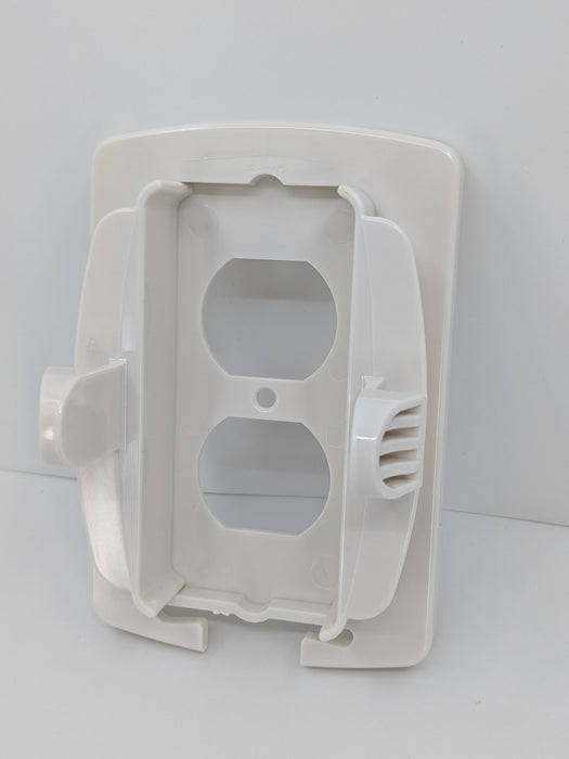 Safety 1st Outlet Cover with Cord Shortener